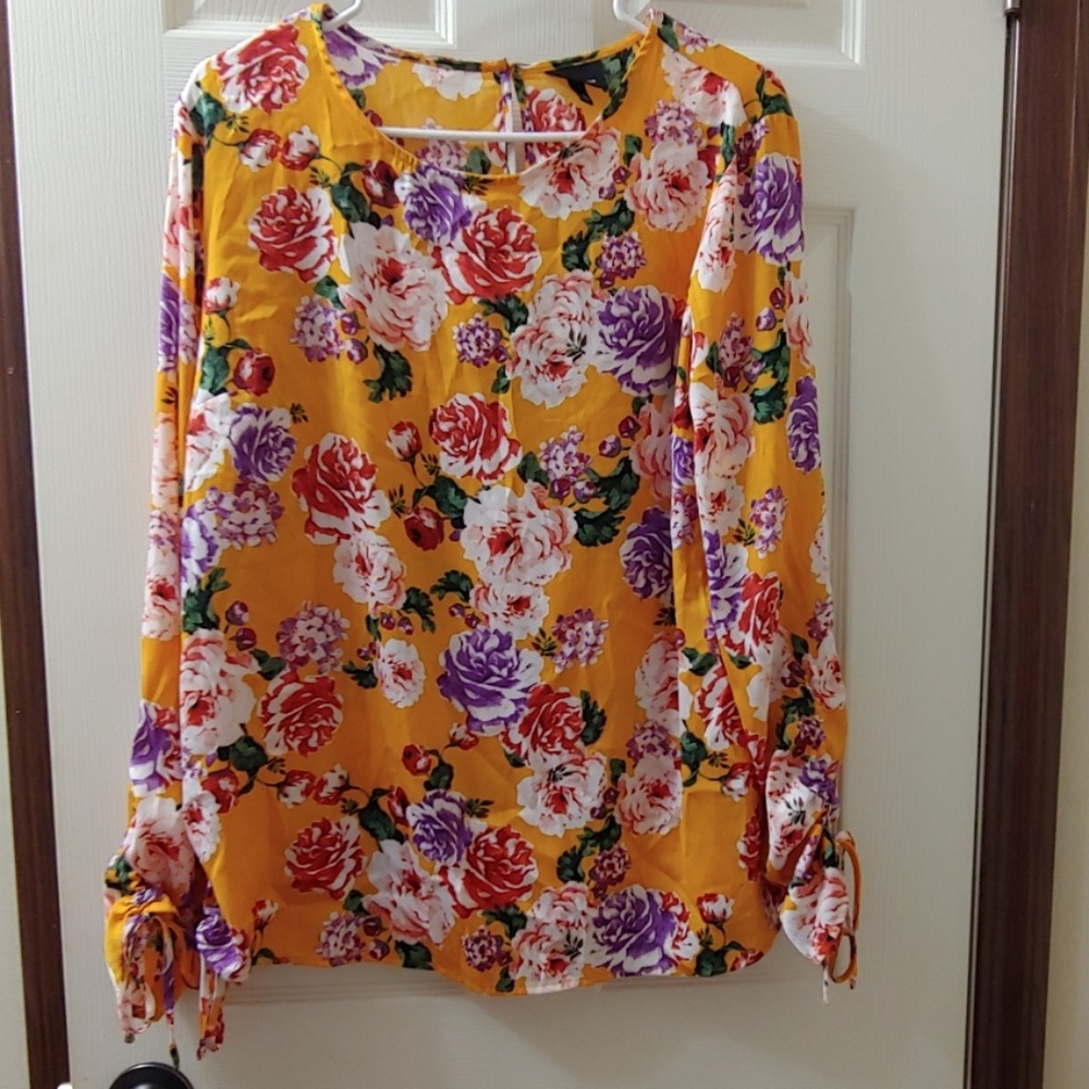 Large yellow long sleeve blouse